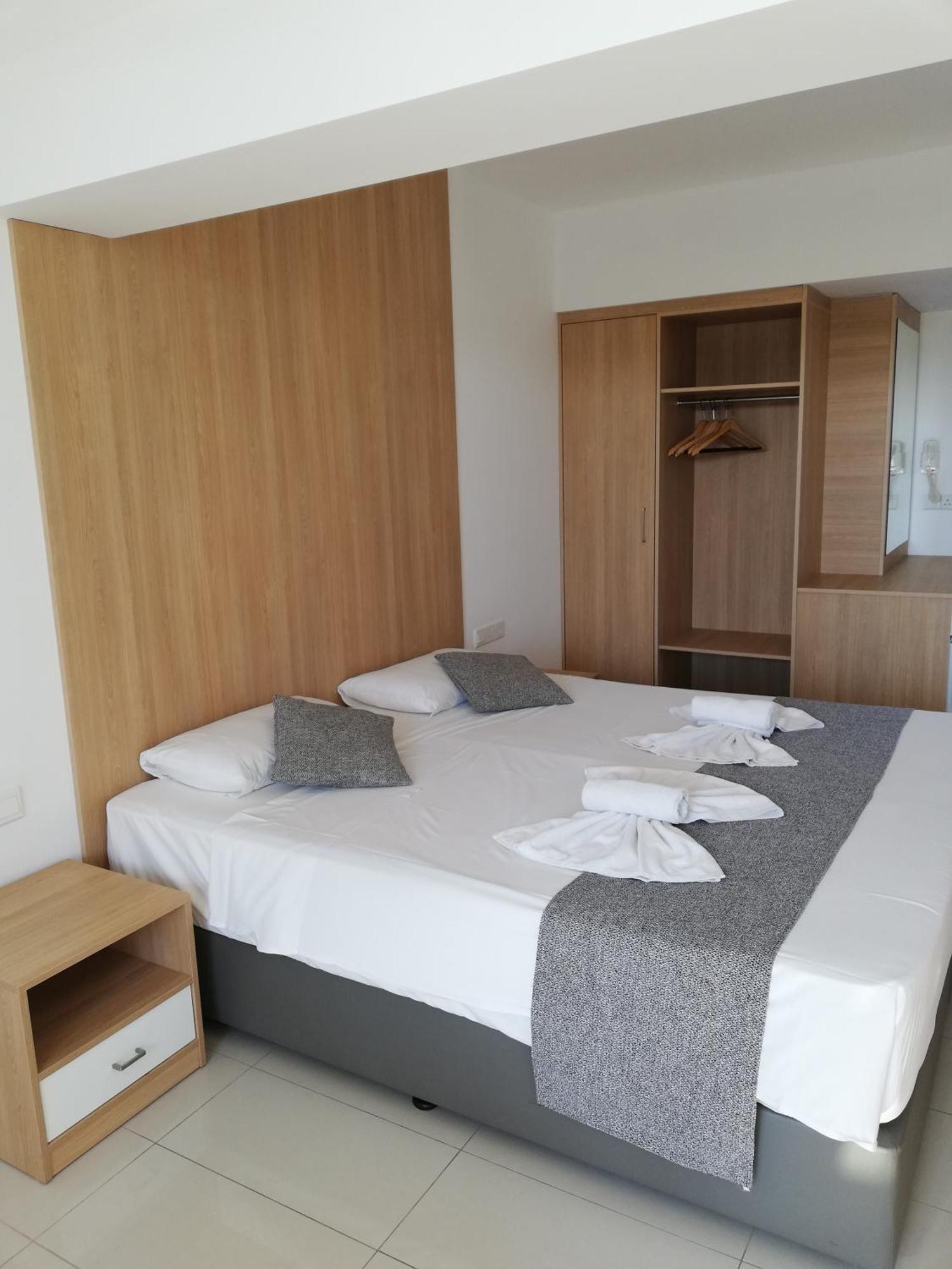 أيا نابا Joy Hotel Apts المظهر الخارجي الصورة